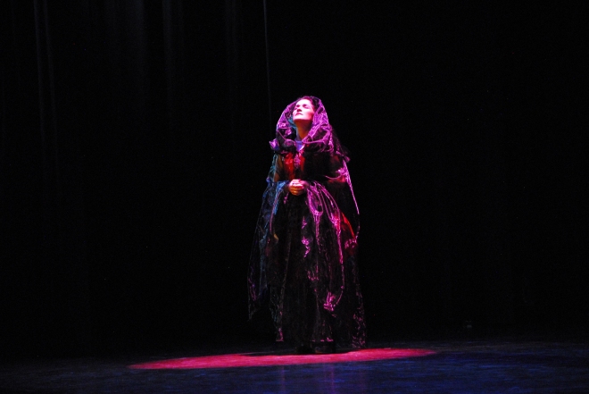 Beatriz Mora interpretando a Margarita en el Castillo misterioso. Teatro Pablo Tobón Uribe de Medellín, nov. 2014